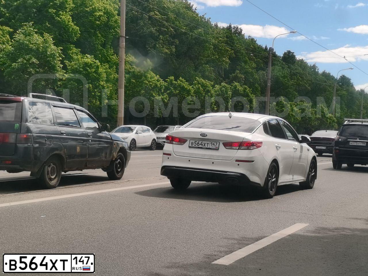 Фото автомобиля KIA MAGENTIS / OPTIMA, 2019 — госномер Е492КЕ147. Цвет: Белый