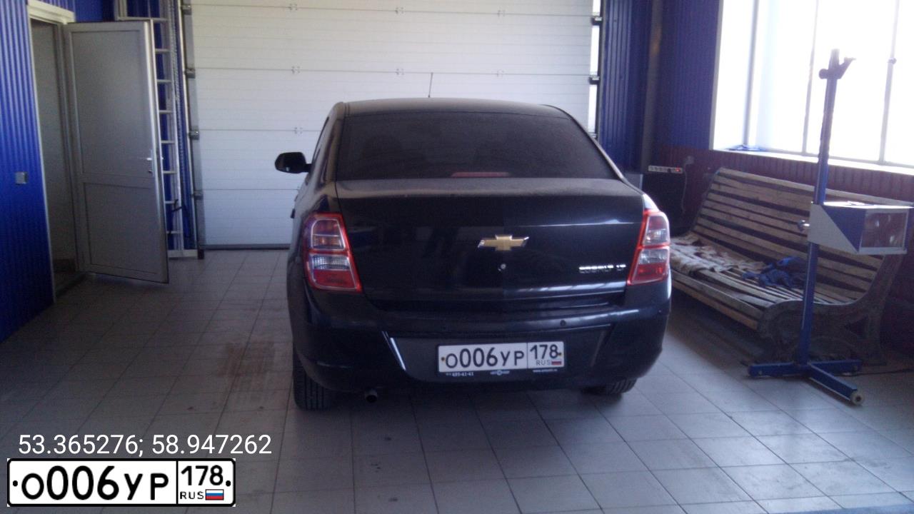 Фото автомобиля CHEVROLET COBALT, 2013 — госномер О006УР178. Цвет: ЧЕРНЫЙ