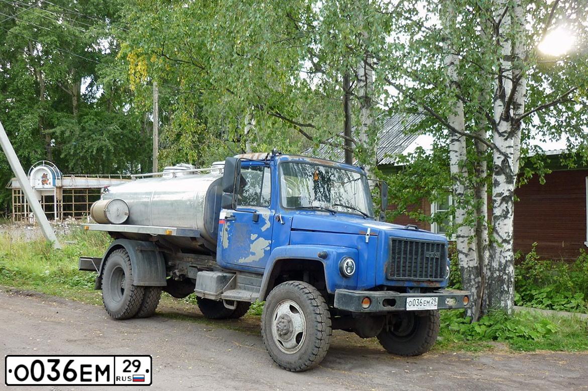 Фото автомобиля GAZ 3307, 2010 — госномер О036ЕМ29. Цвет: СИНИЙ