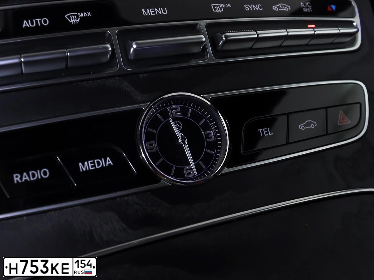 Фото автомобиля MERCEDES-BENZ E 200 4MATIC, 2018 — госномер Т378КТ198. Цвет: ЧЕРНЫЙ