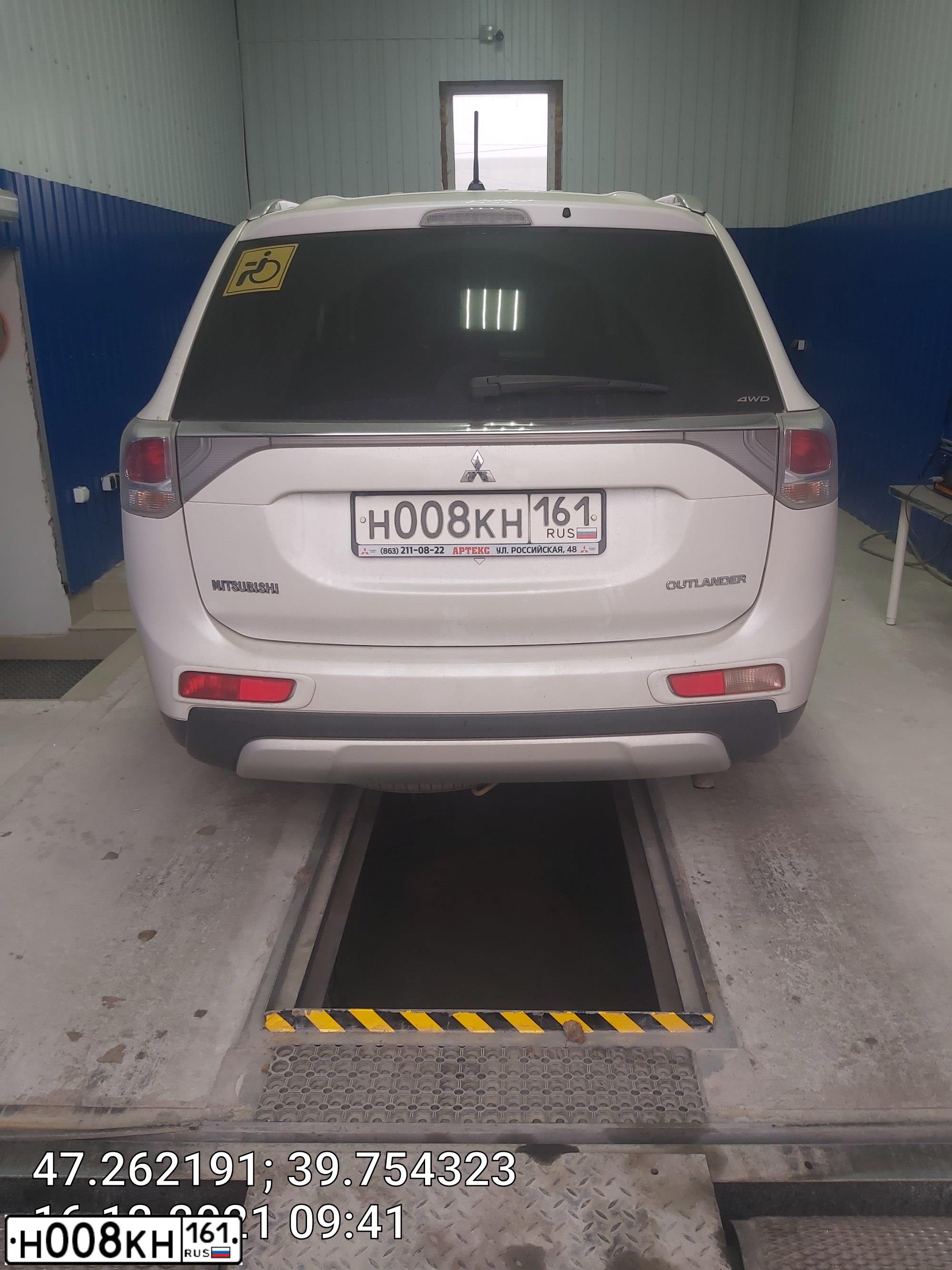 Фото автомобиля KIA CERATO, 2010 — госномер Е077ХВ161. Цвет: Белый