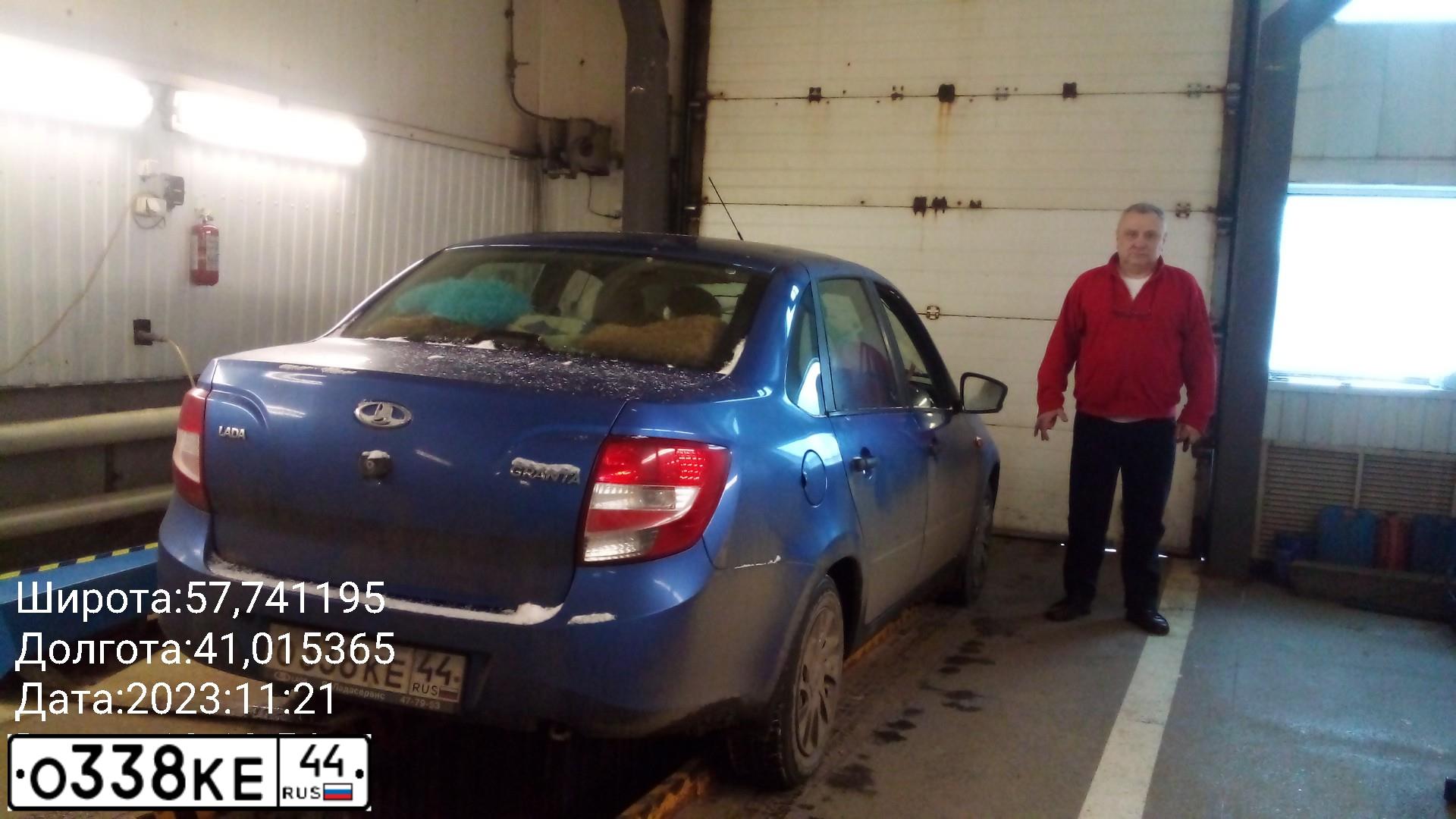 Фото автомобиля LADA 2190 GRANTA, 2016 — госномер О338КЕ44. Цвет: ЯРКО - СИНИЙ