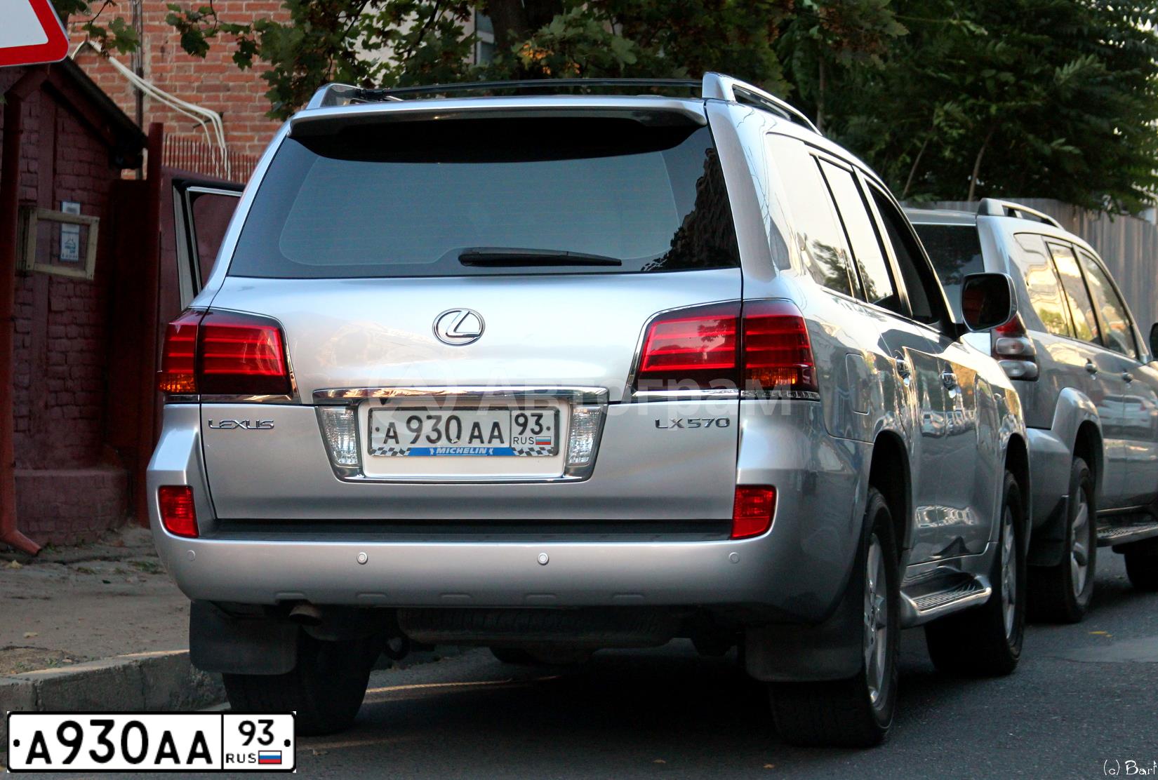 Фото автомобиля LEXUS LX, 2008 — госномер А930АА93. Цвет: СЕРЕБРИСТЫЙ