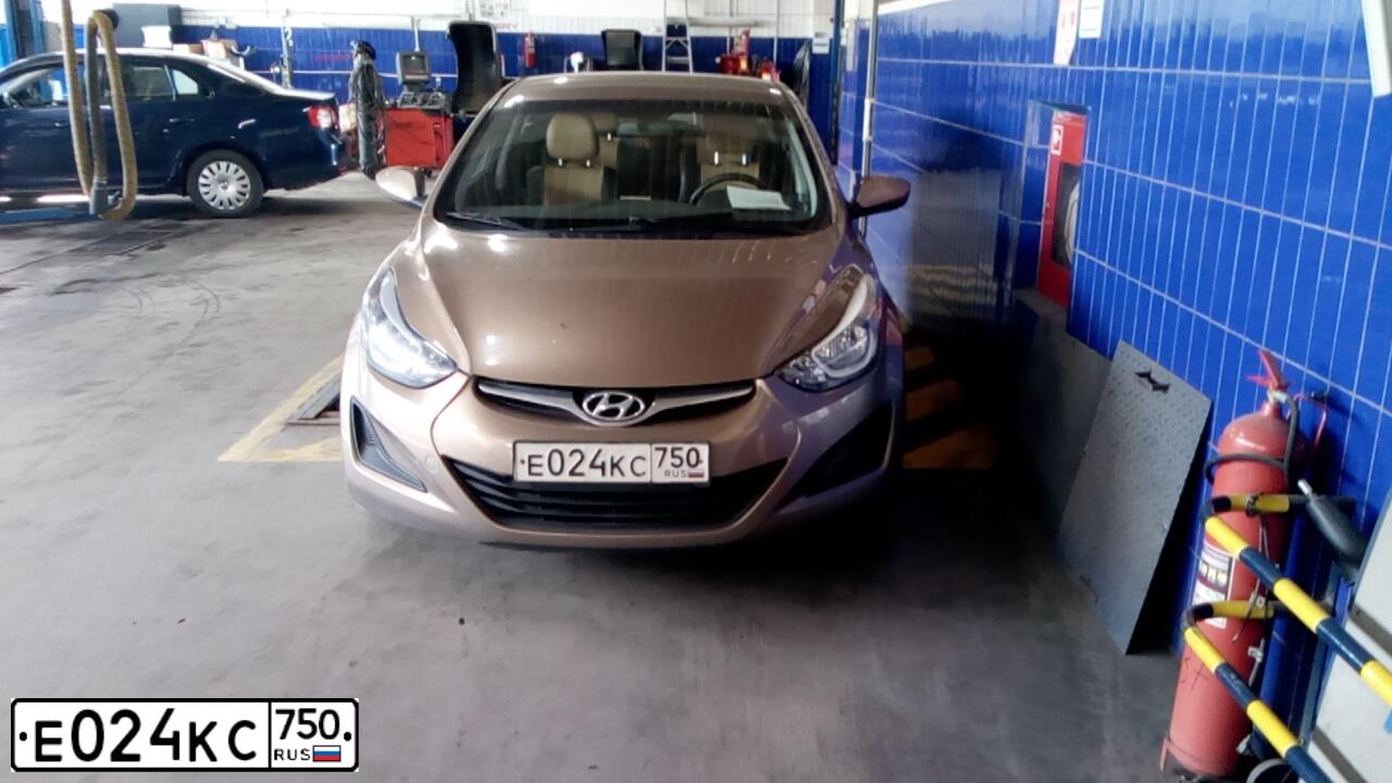 Фото автомобиля HYUNDAI ELANTRA, 2015 — госномер Е024КС750. Цвет: БЕЖЕВЫЙ ТЕМНЫЙ
