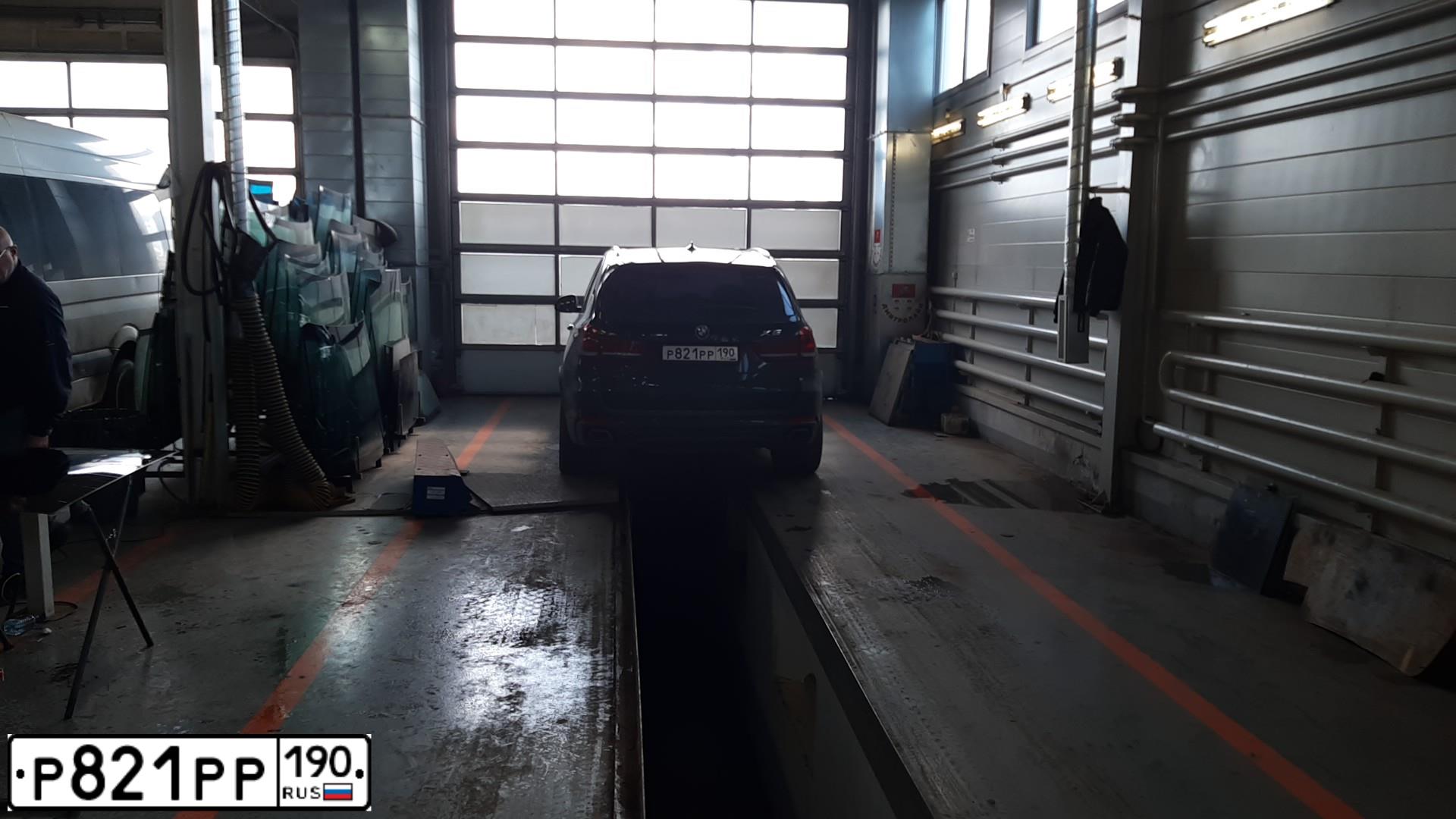 Фото автомобиля BMW X5, 2016 — госномер Р821РР190