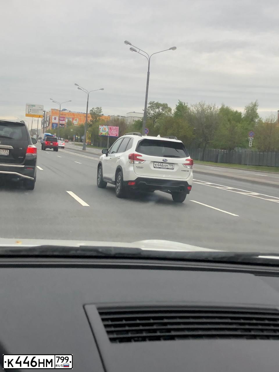 Фото автомобиля SUBARU FORESTER, 2018 — госномер К446НМ799. Цвет: БЕЛЫЙ