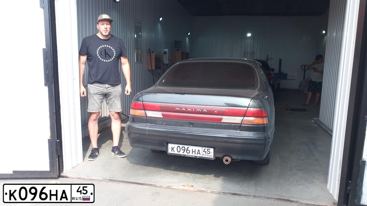 Фото автомобиля NISSAN MAXIMA, 1997 — госномер У999ХР74. Цвет: ЗЕЛЕНЫЙ