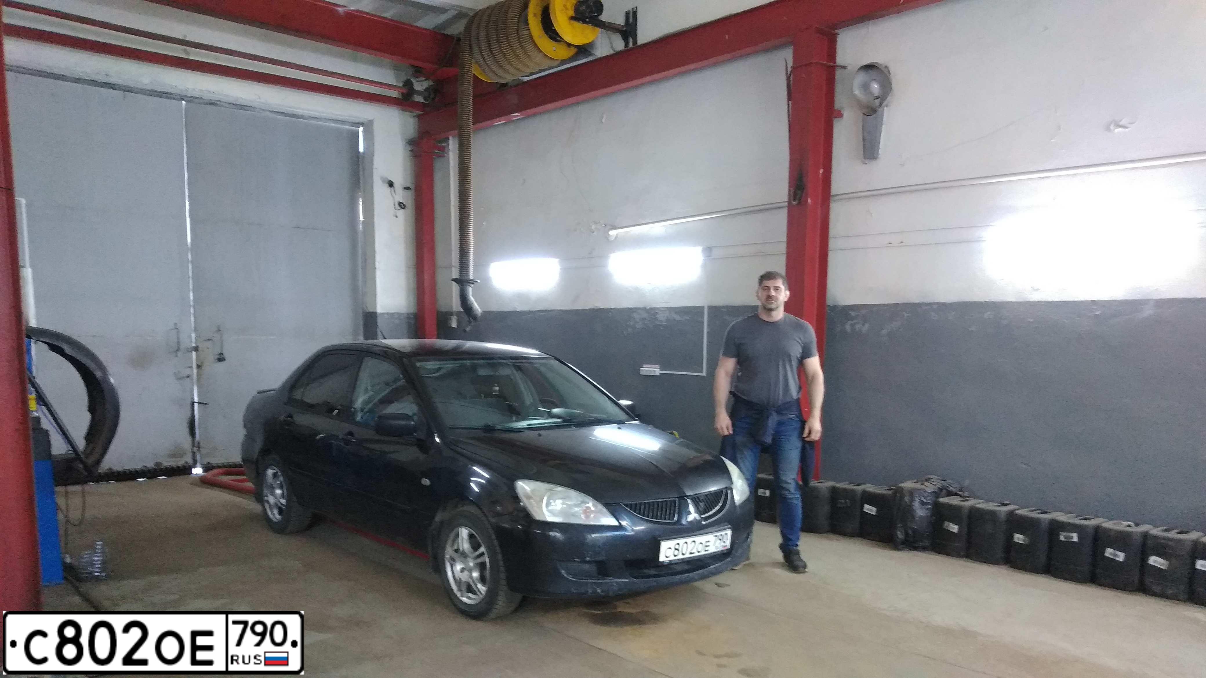 Фото автомобиля MITSUBISHI LANCER, 2005 — госномер А258РУ799. Цвет: ЧЕРНЫЙ