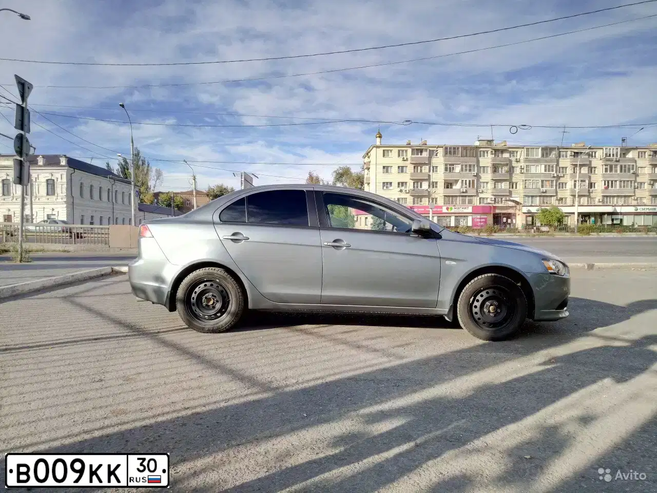 Фото автомобиля MITSUBISHI LANCER, 2013 — госномер Р887МР30. Цвет: СЕРЫЙ