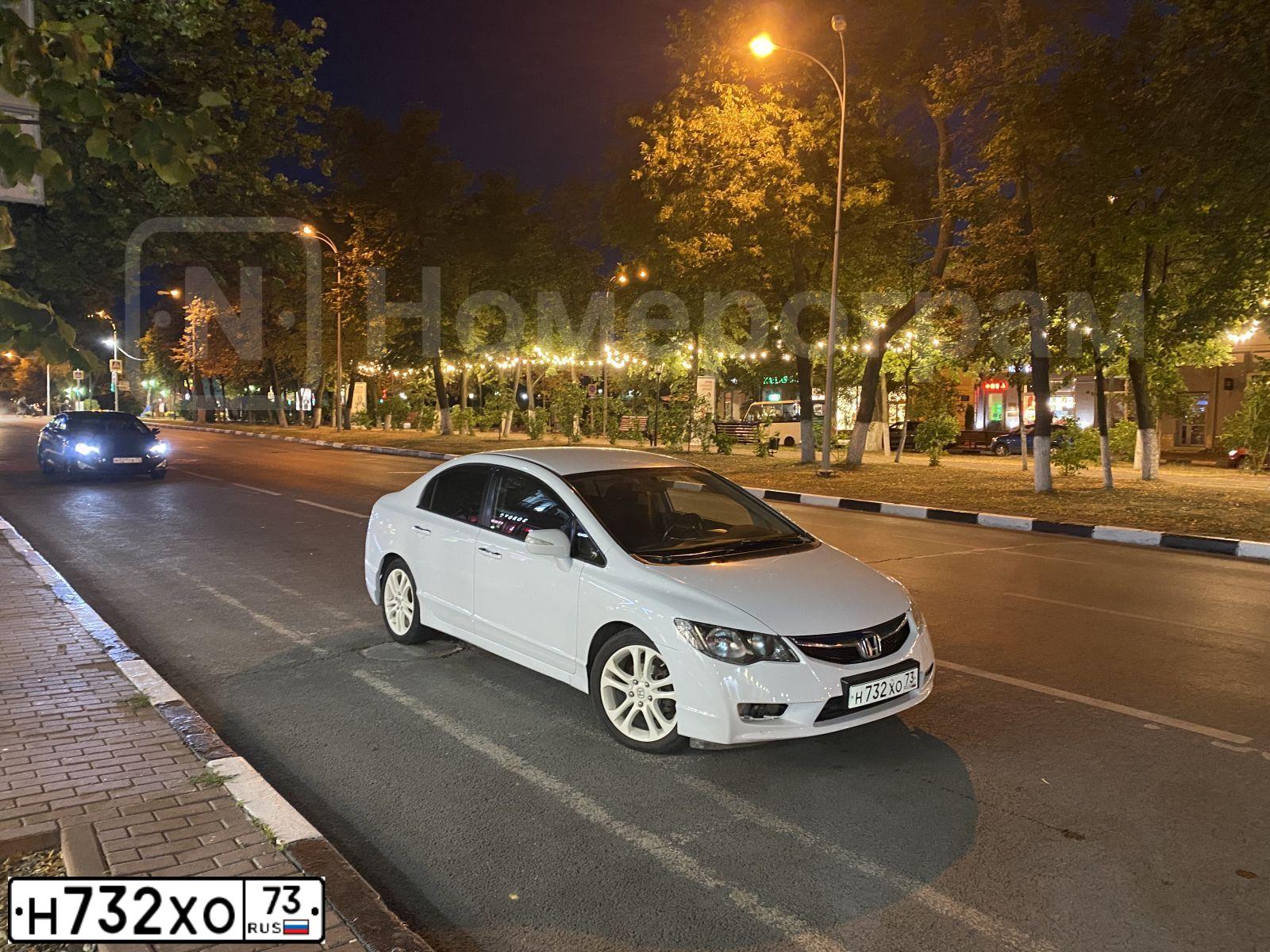 Фото автомобиля HONDA CIVIC, 2010 — госномер О093ОМ190. Цвет: Белый