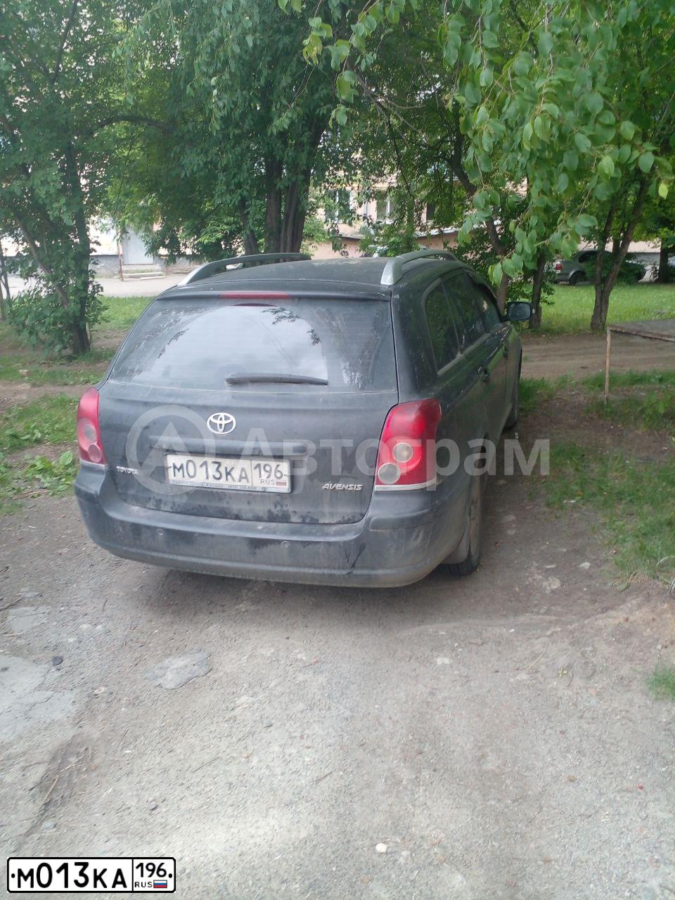 Фото автомобиля TOYOTA AVENSIS, 2007 — госномер М013КА196. Цвет: ЧЕРНЫЙ