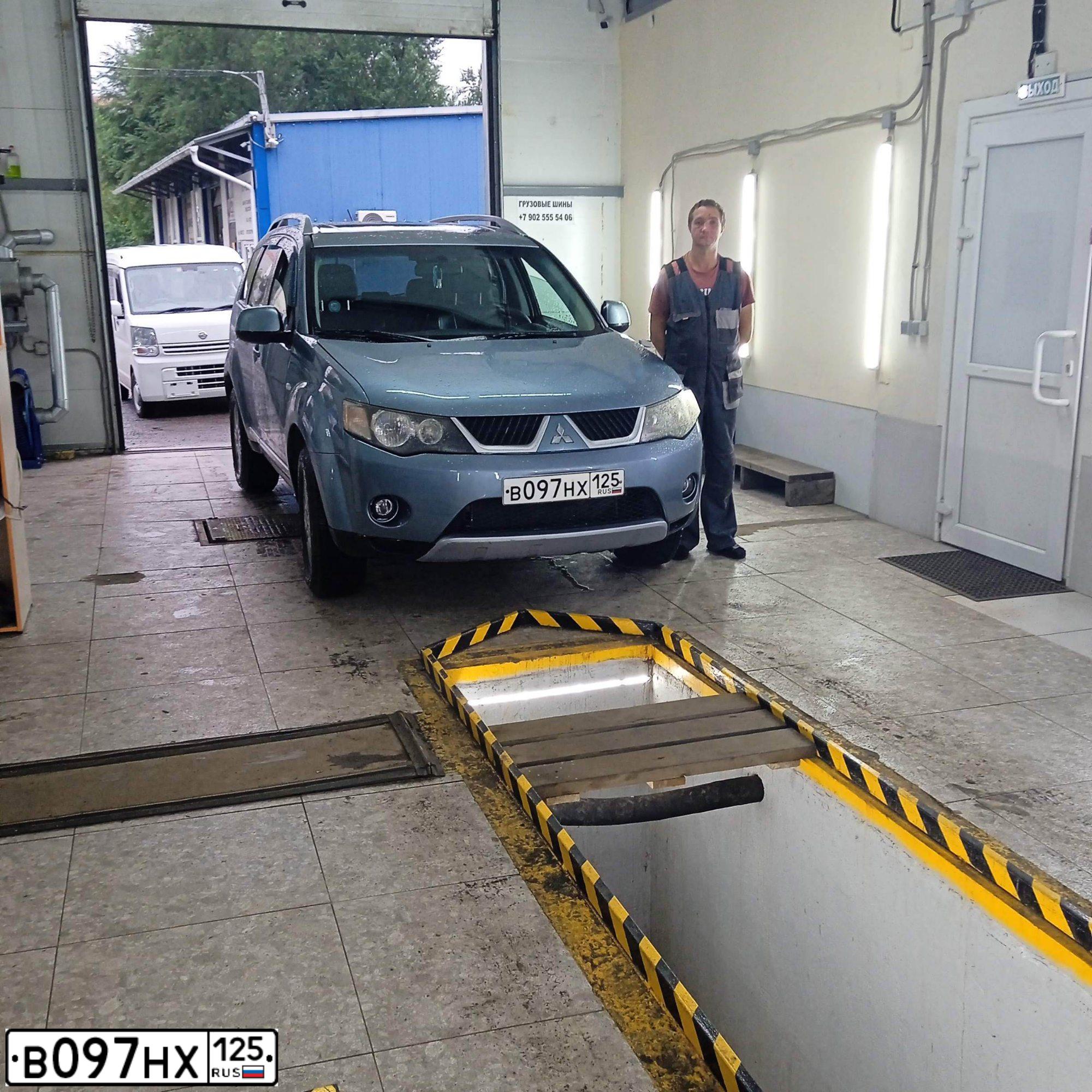 Фото автомобиля MITSUBISHI OUTLANDER, 2008 — госномер С847СВ125. Цвет: СВЕТЛО-СЕРО-ЗЕЛЕНЫЙ