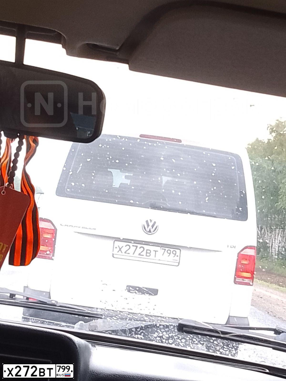 Фото автомобиля VOLKSWAGEN CARAVELLE, 2017 — госномер Х272ВТ799. Цвет: БЕЛЫЙ
