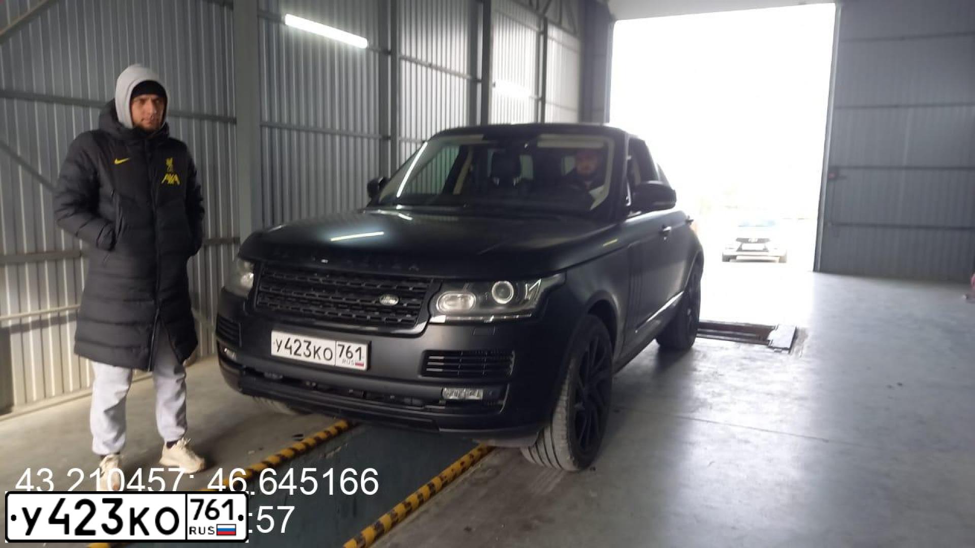 Фото автомобиля LANDROVER RANGE ROVER, 2016 — госномер Р735ХВ159. Цвет: ЧЕРНЫЙ