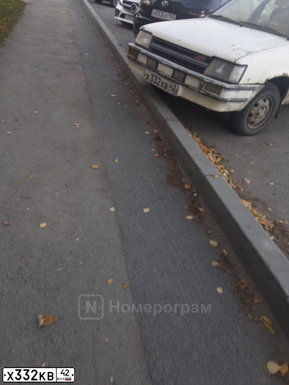 Фото автомобиля TOYOTA TERCEL, 1985 — госномер Х332КВ42. Цвет: БЕЛЫЙ