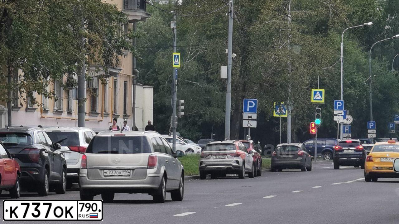 Фото автомобиля KIA SORENTO, 2015 — госномер К737ОК790. Цвет: Белый