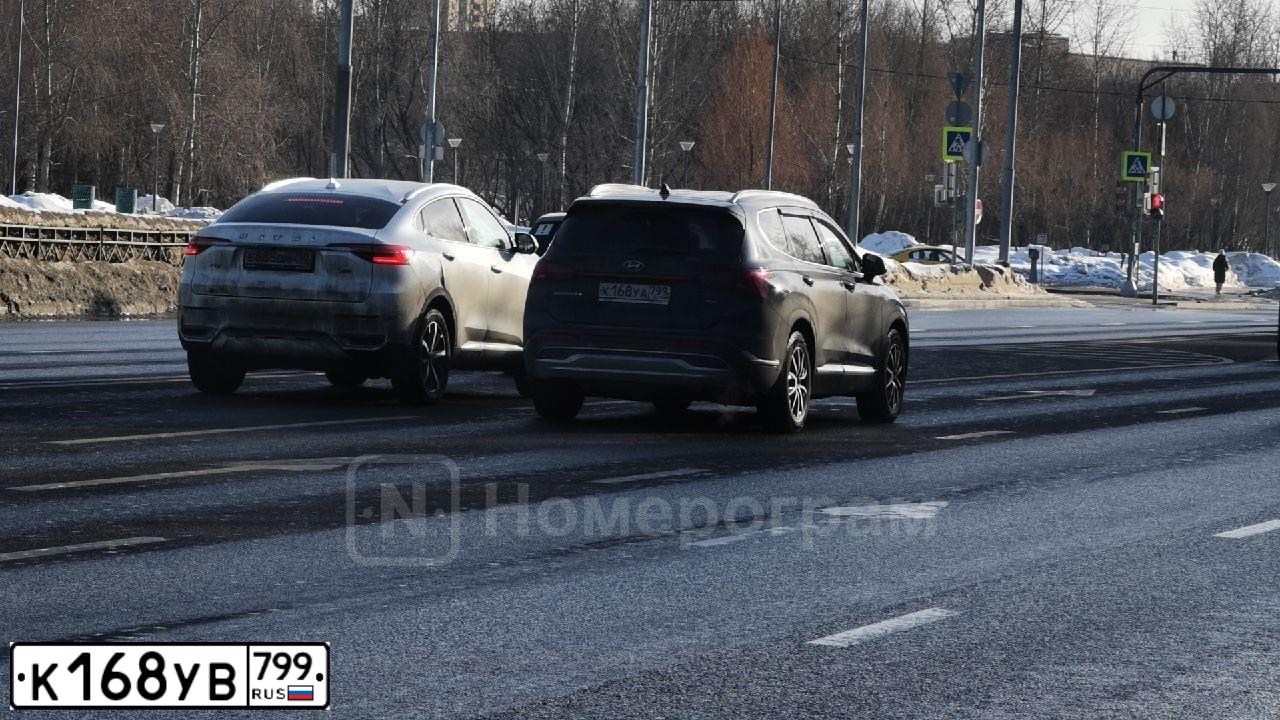 Фото автомобиля FORD FOCUS, 2008 — госномер Р326ОР777. Цвет: Серебристый
