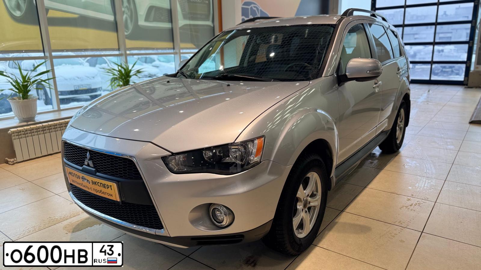Фото автомобиля MITSUBISHI OUTLANDER, 2011 — госномер О600НВ43. Цвет: Серебристый