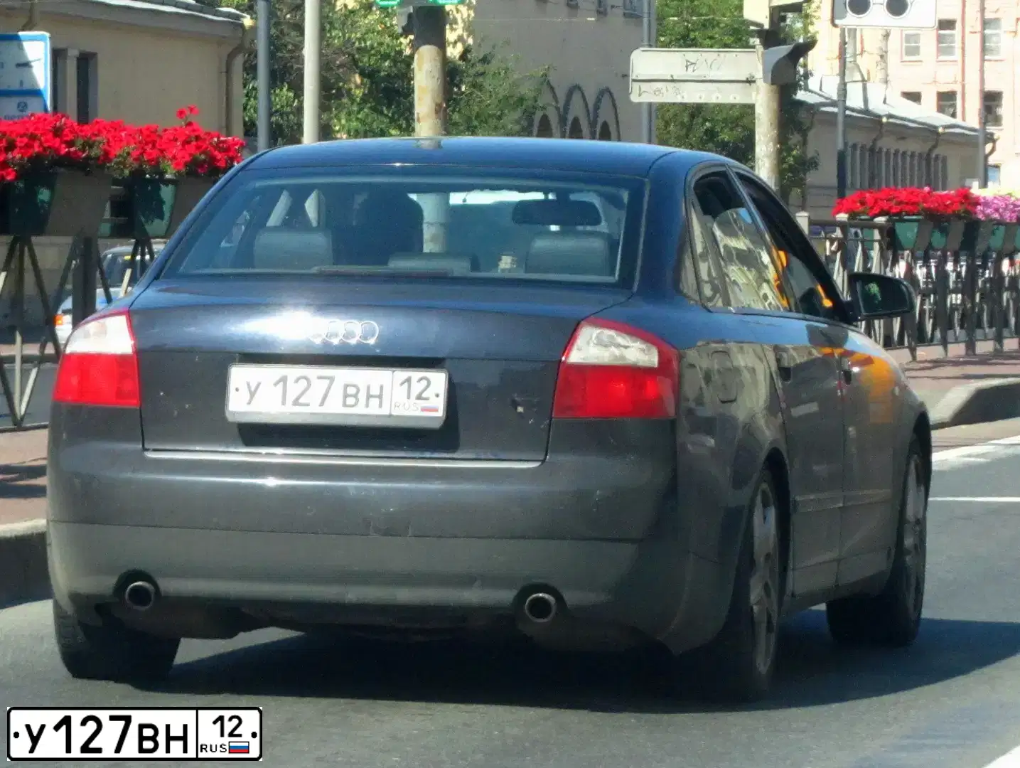 Фото автомобиля AUDI A4, 2002 — госномер К875НЕ53. Цвет: ТЕМНО-СИНИЙ