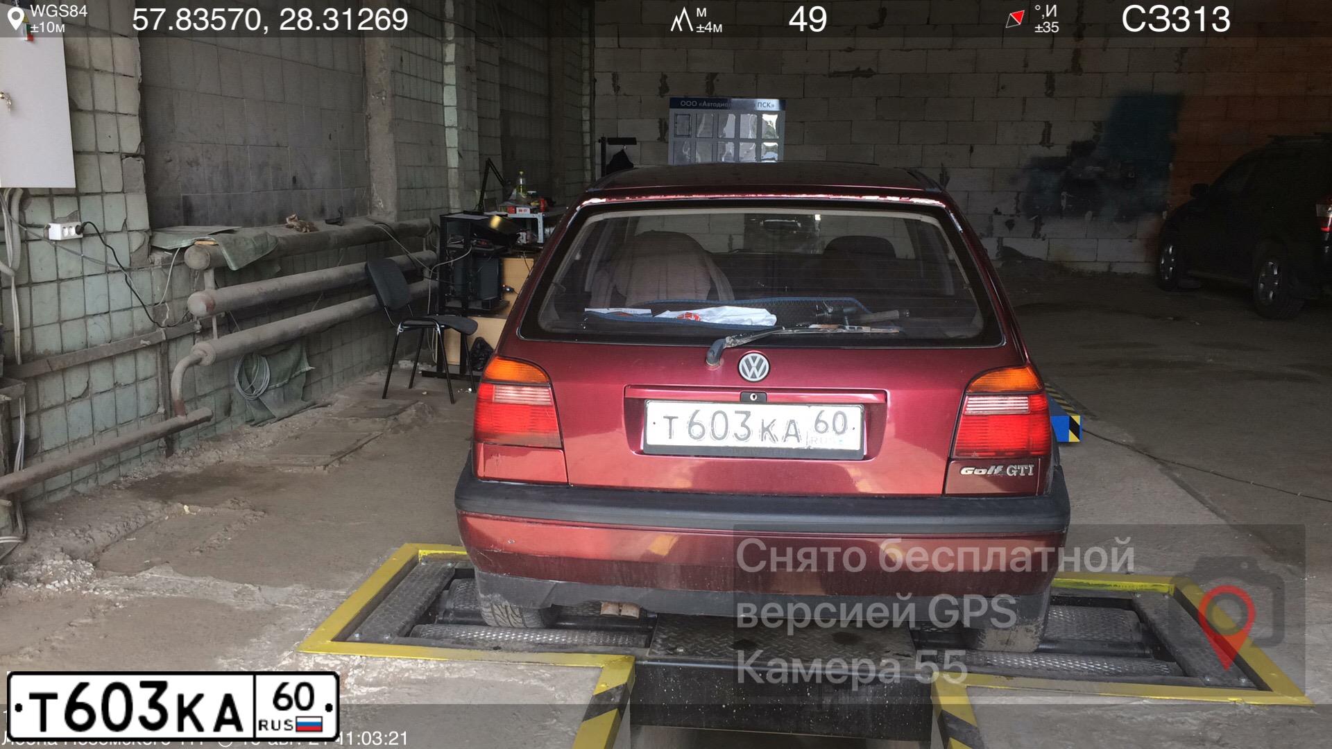 Фото автомобиля VOLKSWAGEN GOLF, 1993 — госномер Т603КА60. Цвет: ВИШНЕВЫЙ