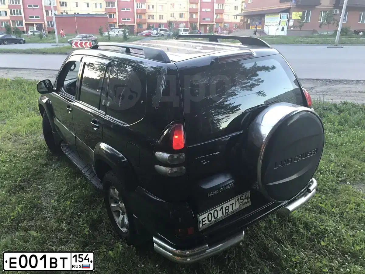 Фото автомобиля TOYOTA LANDCRUISER, 2005 — госномер Н090ОТ55. Цвет: ЧЕРНЫЙ