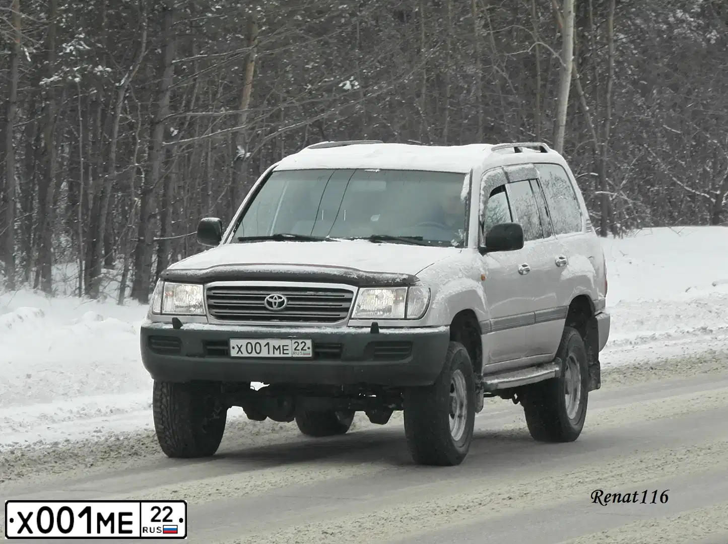 Фото автомобиля TOYOTA LANDCRUISER, 2005 — госномер Х001МЕ22. Цвет: Серебристый