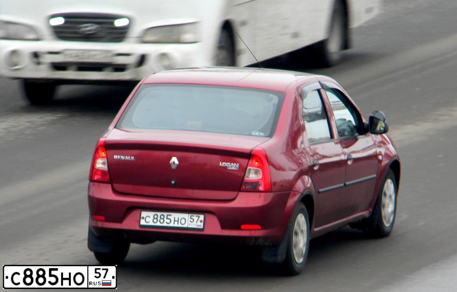 Фото автомобиля RENAULT LOGAN, 2010 — госномер С885НО57. Цвет: Красный