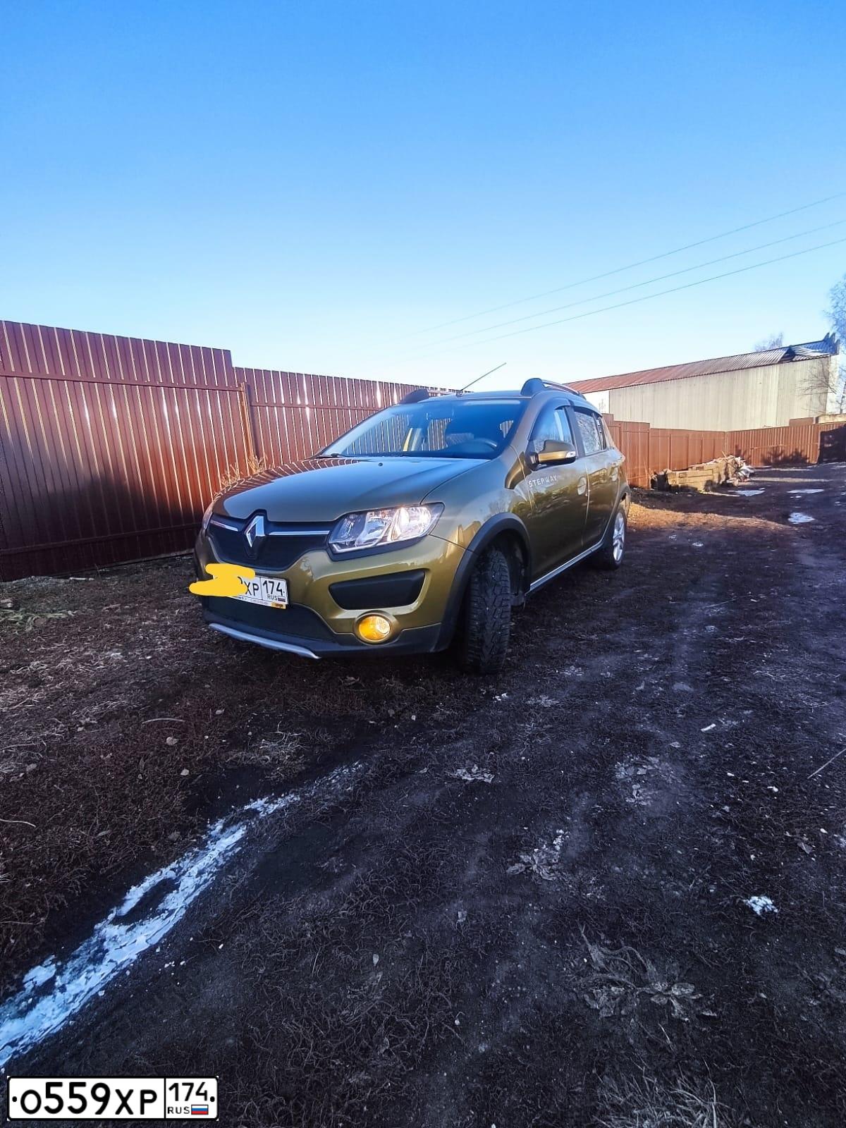 Фото автомобиля RENAULT SANDERO, 2018 — госномер О559ХР174. Цвет: ЗОЛОТИСТО-ЗЕЛЕНЫЙ