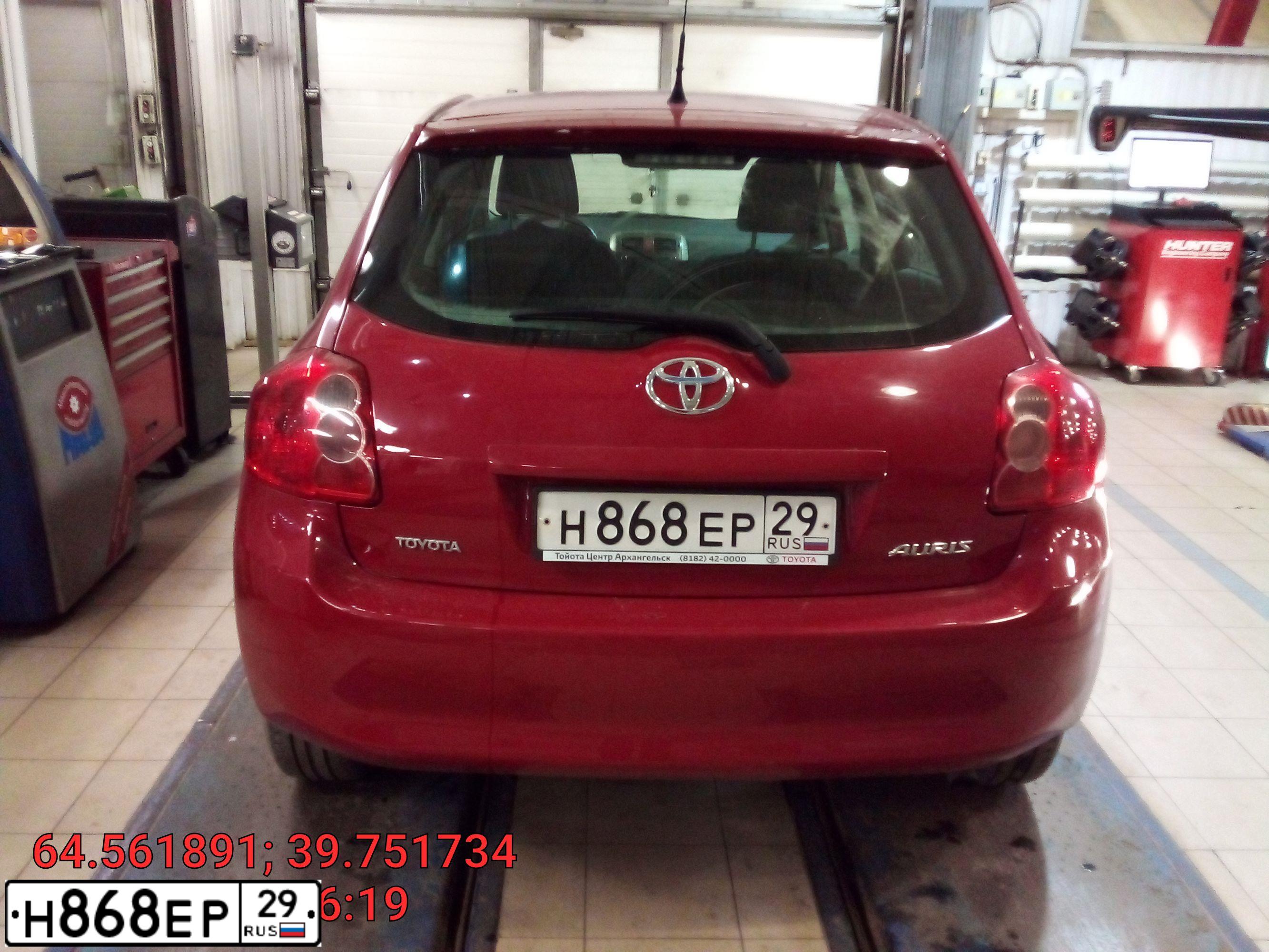 Фото автомобиля TOYOTA AURIS, 2008 — госномер Р939СЕ29. Цвет: Красный