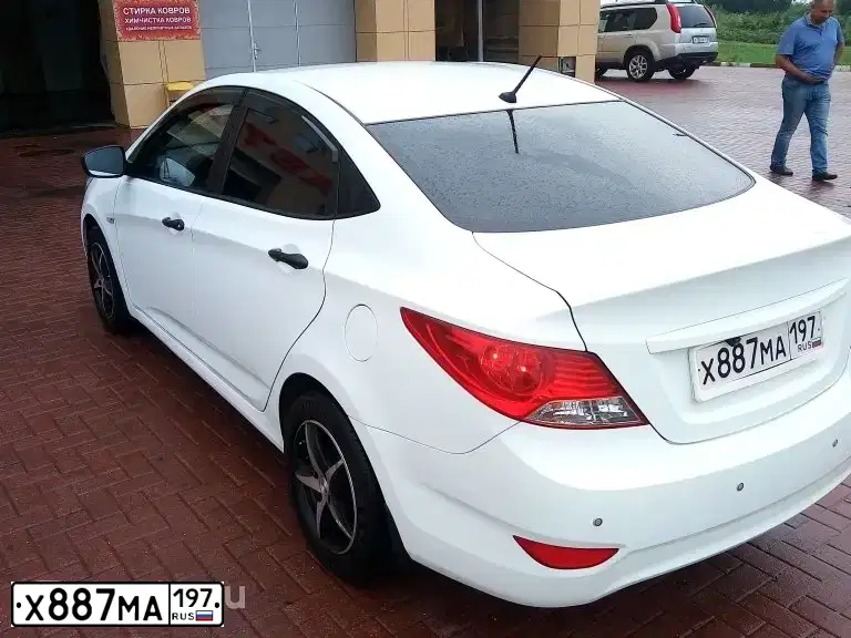 Фото автомобиля HYUNDAI SOLARIS, 2011 — госномер Т554ТХ31. Цвет: Белый