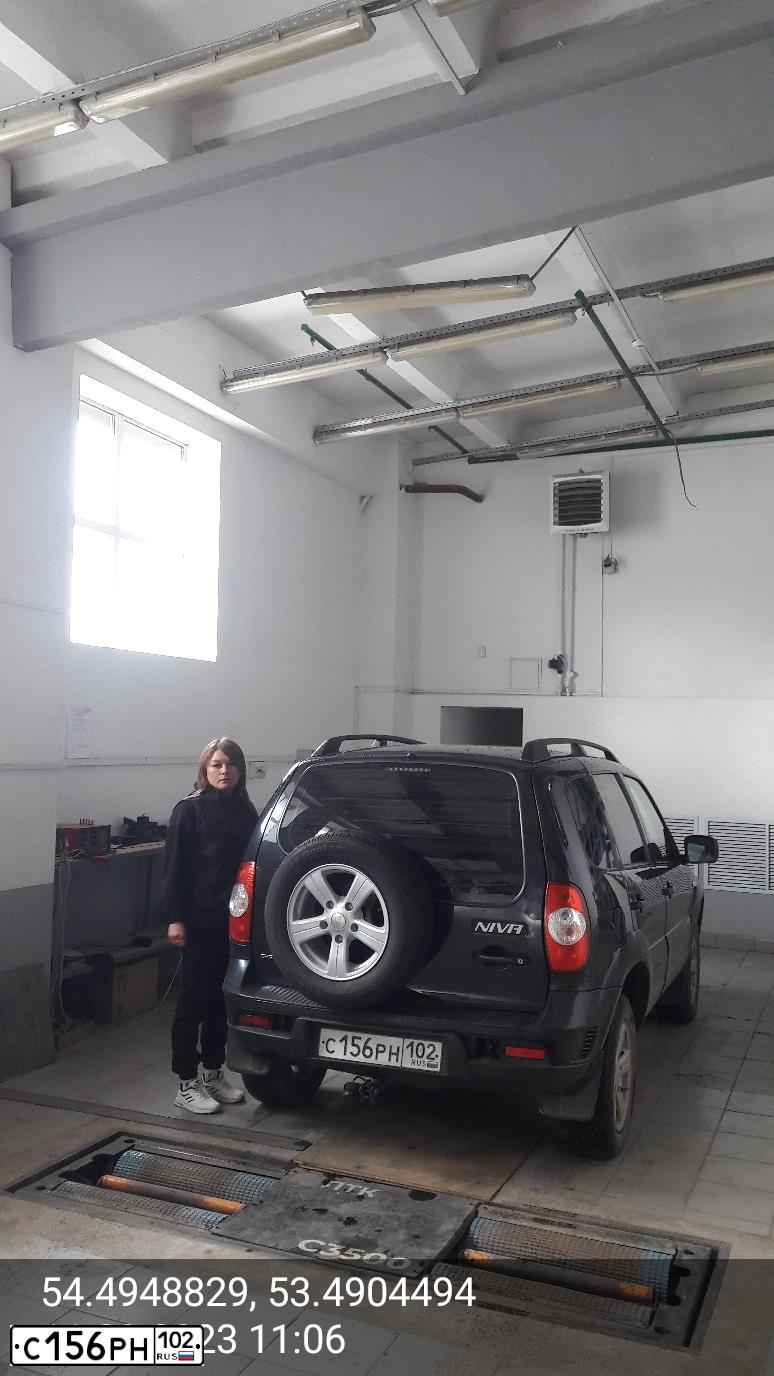 Фото автомобиля CHEVROLET NIVA, 2015 — госномер С156РН102. Цвет: ЧЕРНО-СИНИЙ МЕТАЛЛИК