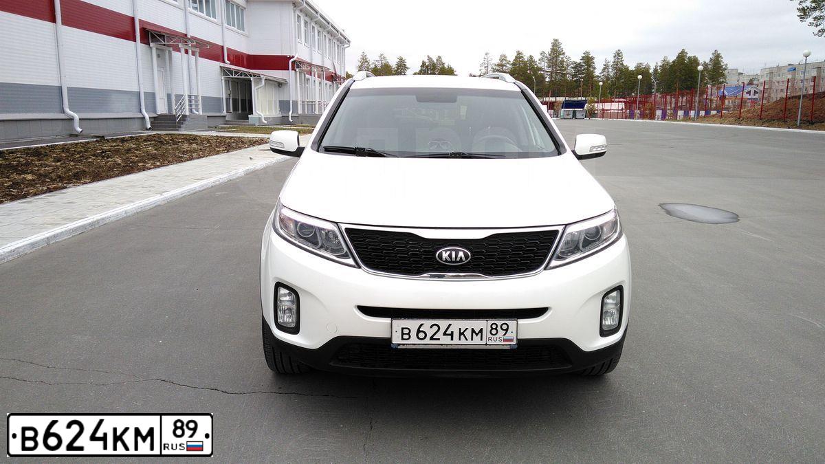 Фото автомобиля KIA SORENTO, 2013 — госномер А393ХН89. Цвет: Белый