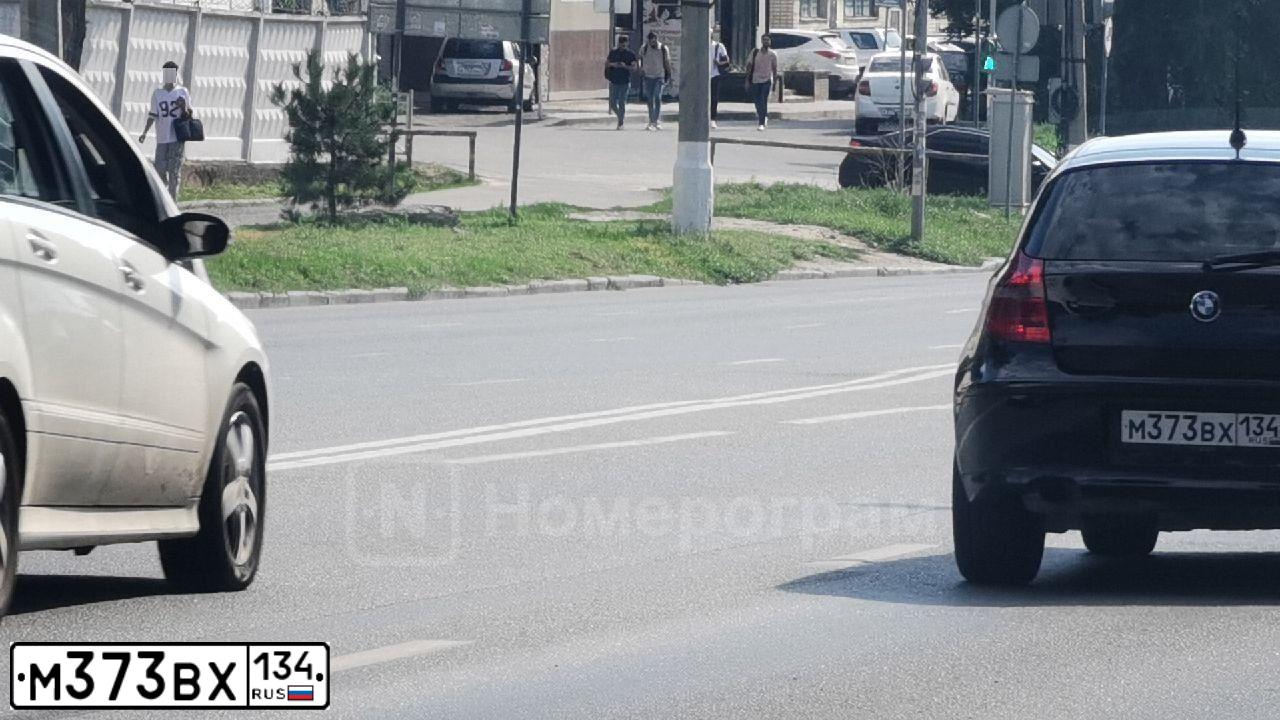 Фото автомобиля HYUNDAI ELANTRA, 2006 — госномер М373ВХ134. Цвет: ЧЕРНЫЙ