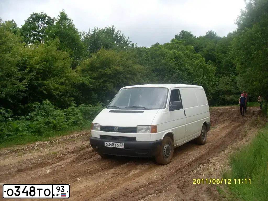 Фото автомобиля VOLKSWAGEN TRANSPORTER, 1998 — госномер О348ТО93. Цвет: БЕЛЫЙ