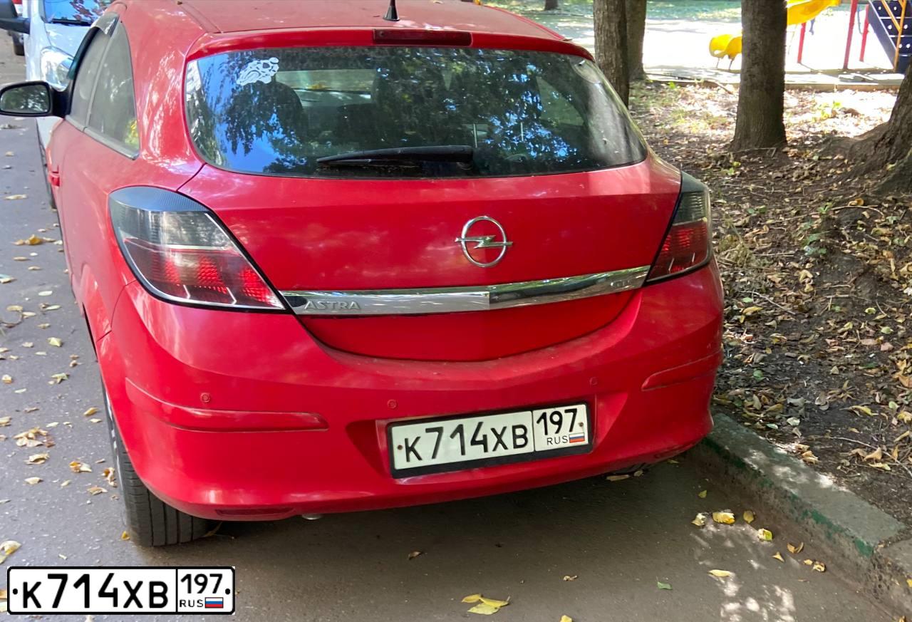 Фото автомобиля OPEL ASTRA, 2008 — госномер К714ХВ197. Цвет: КРАСНЫЙ