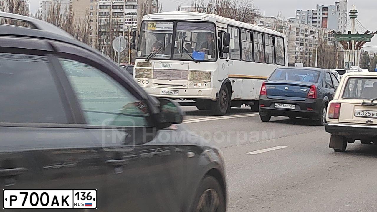 Фото автомобиля LADA NIVA, 2015 — госномер Х973РЕ31. Цвет: СИНЕ-ЧЕРНЫЙ