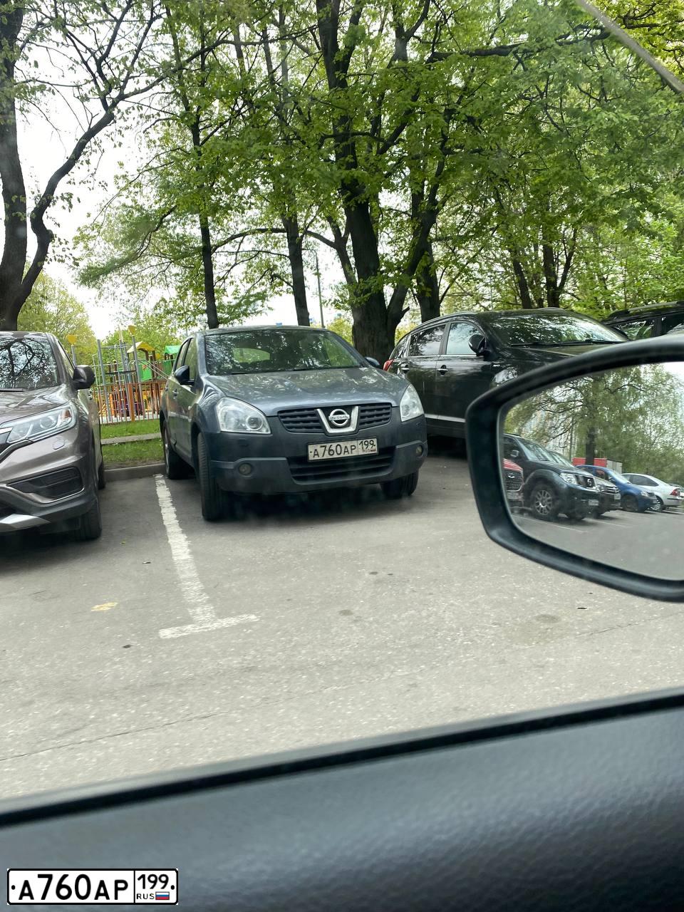 Фото автомобиля NISSAN QASHQAI, 2007 — госномер А760АР199. Цвет: Серый