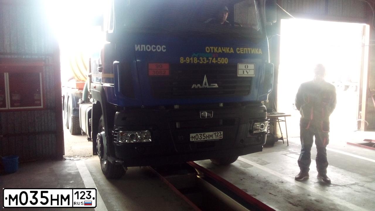 Фото автомобиля KAMAZ 53215 /6X4/, 2005 — госномер М035НМ123. Цвет: ОРАНЖЕВЫЙ