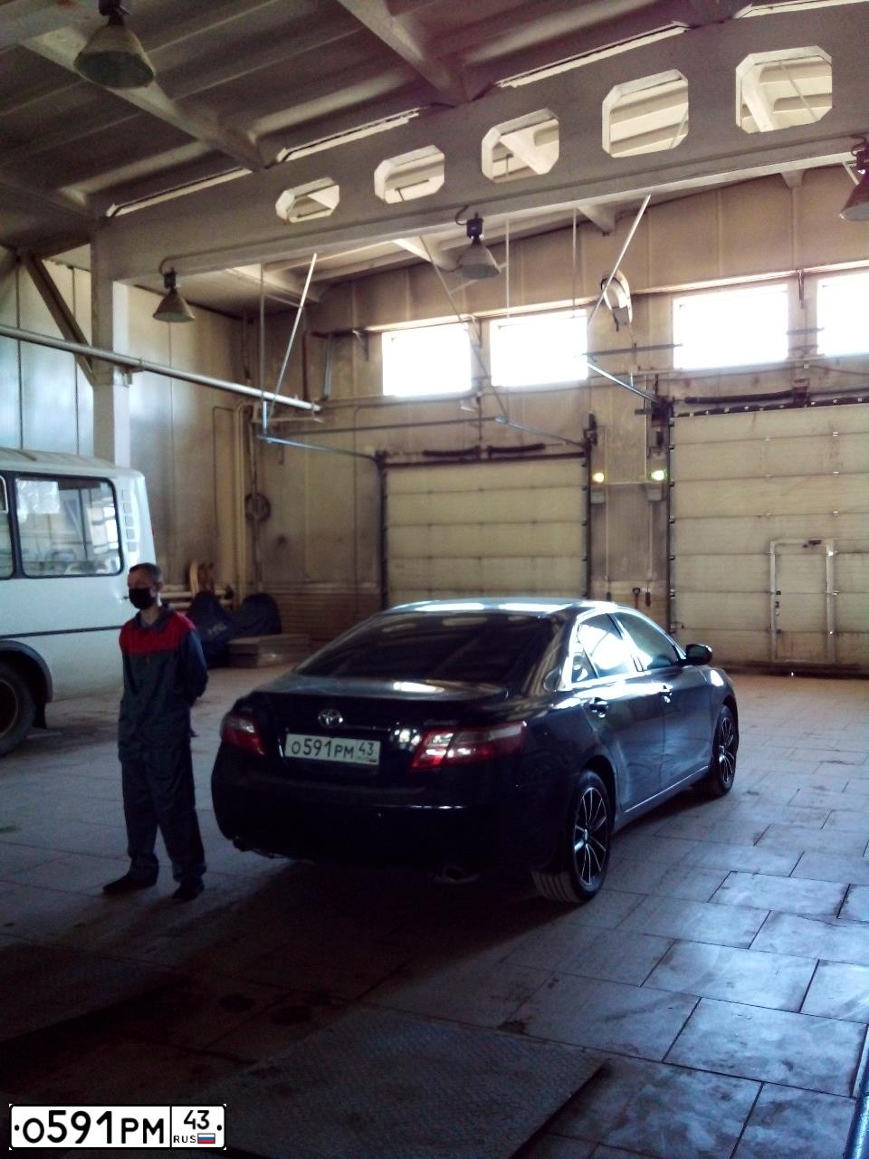 Фото автомобиля TOYOTA CAMRY, 2008 — госномер У333НО150. Цвет: ЧЕРНЫЙ