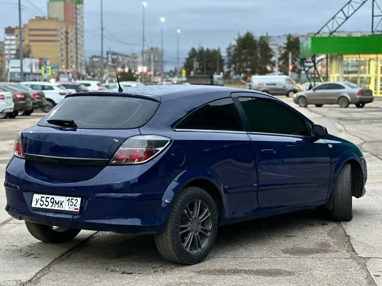 Фото автомобиля OPEL ASTRA, 2008 — госномер У541РВ152. Цвет: синий