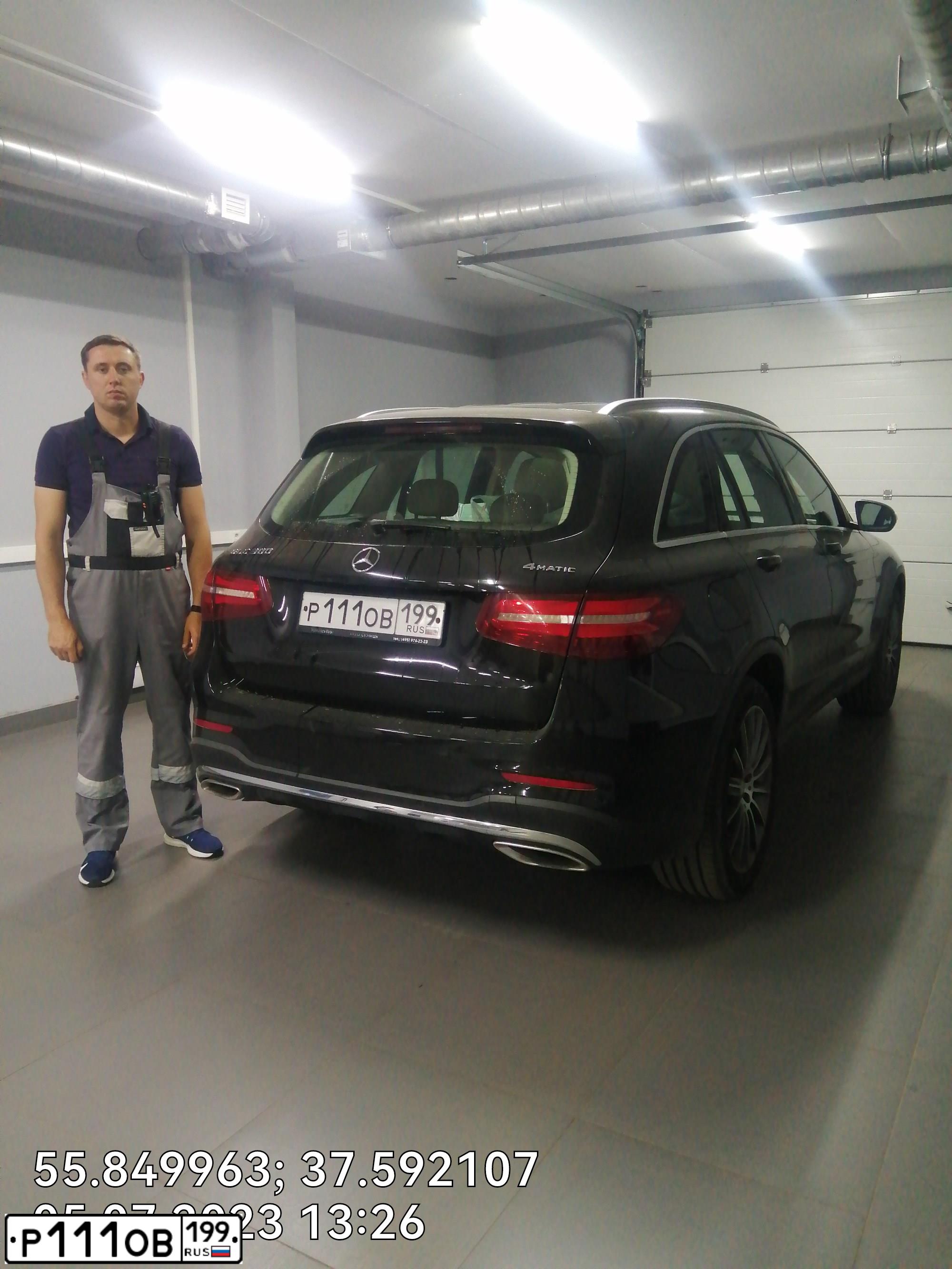 Фото автомобиля MERCEDES GLC-KLASSE, 2016 — госномер Р111ОВ199. Цвет: ЧЕРНЫЙ