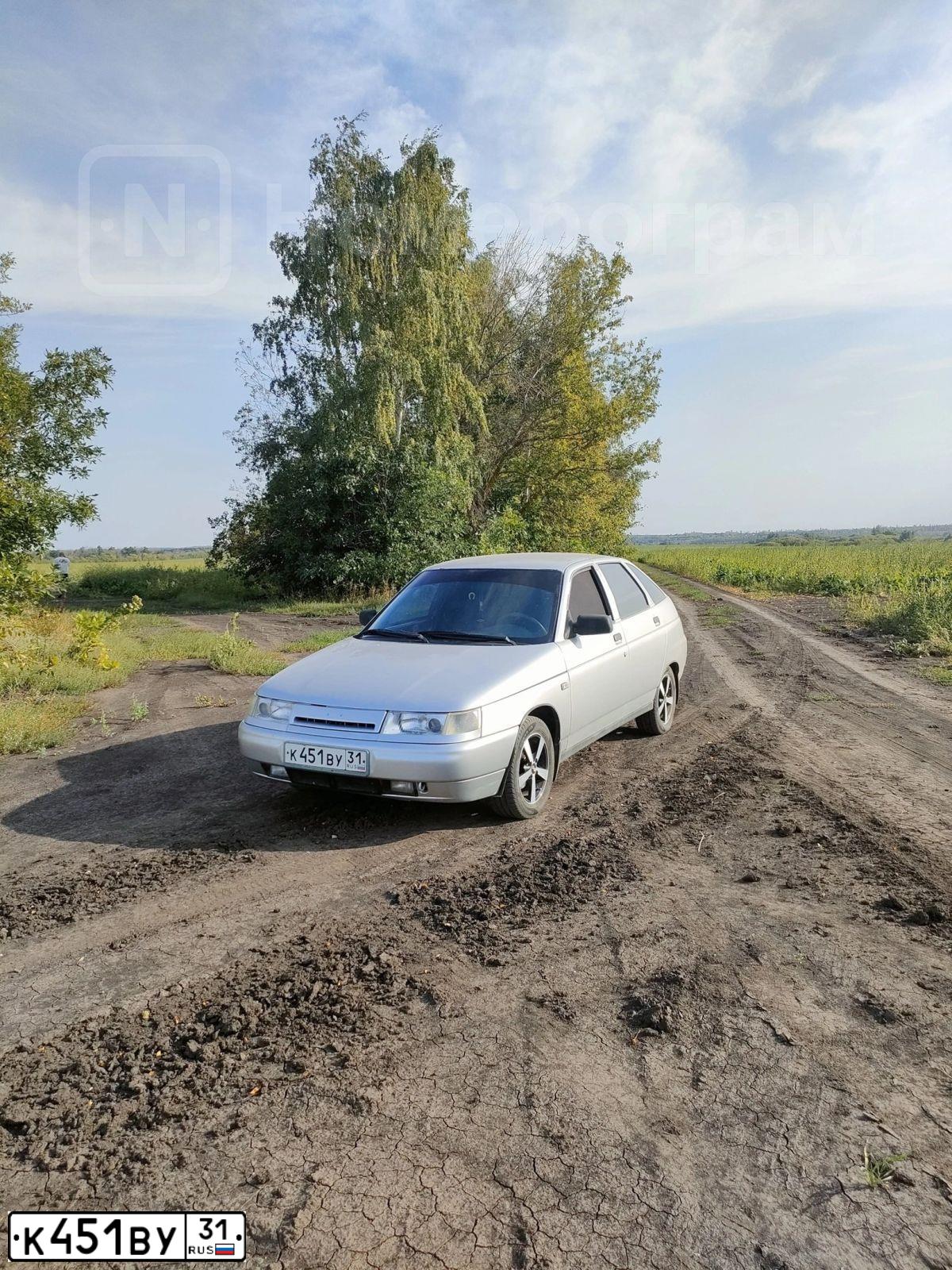 Фото автомобиля LADA 2112, 2007 — госномер К451ВУ31. Цвет: СВЕТЛО-СЕРЕБРИСТЫЙ МЕТАЛЛИК