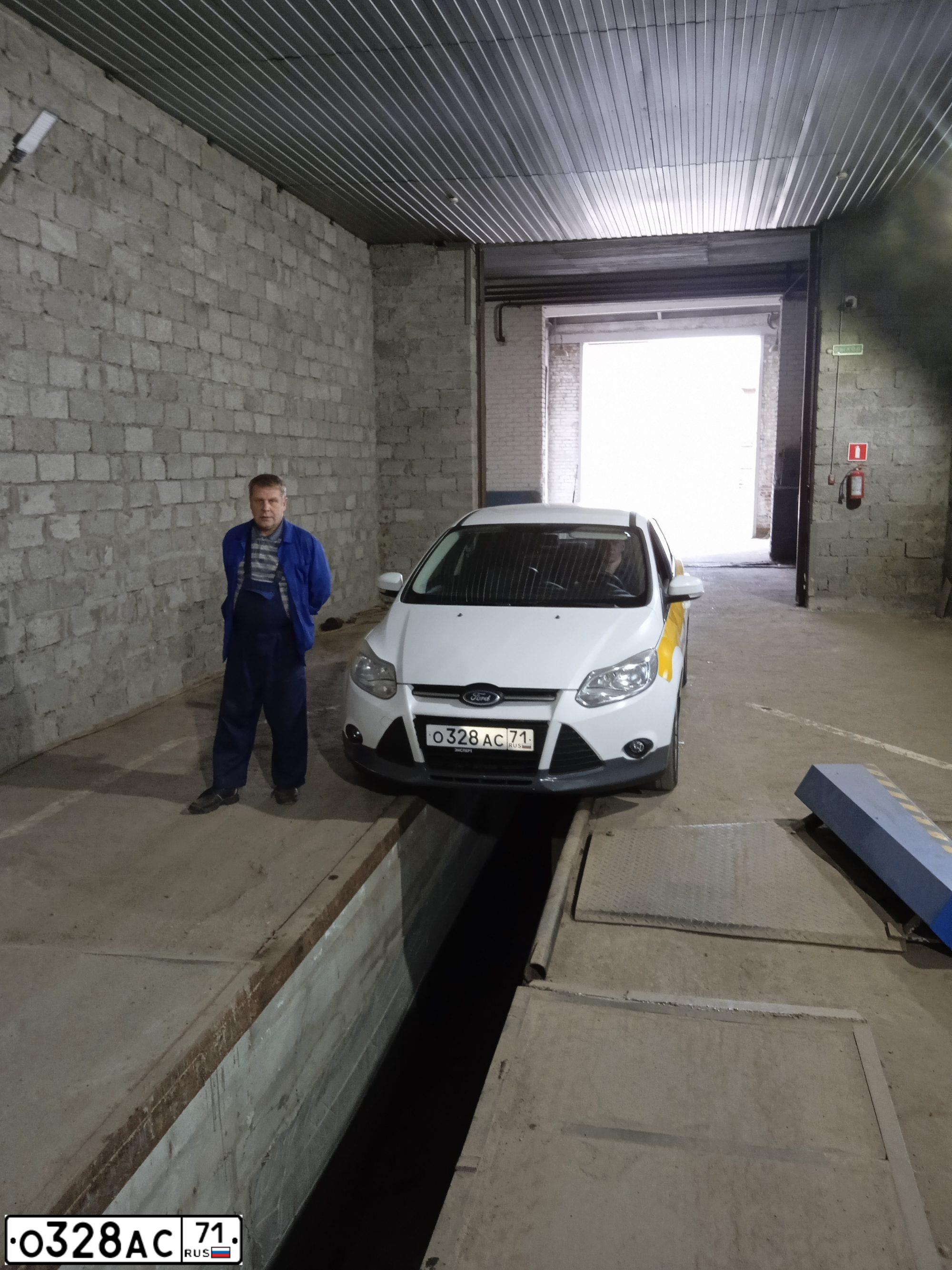 Фото автомобиля FORD FOCUS, 2013 — госномер О328АС71. Цвет: МНОГОЦВЕТНЫЙ