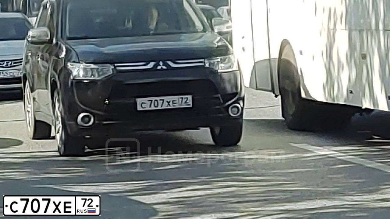 Фото автомобиля MITSUBISHI OUTLANDER, 2012 — госномер С707ХЕ72. Цвет: ЧЕРНЫЙ