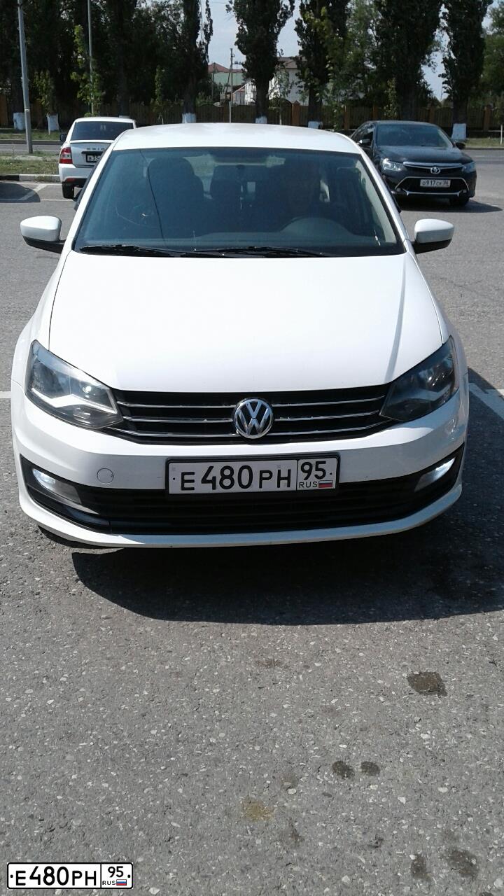 Фото автомобиля VOLKSWAGEN POLO, 2015 — госномер Е480РН95. Цвет: Белый