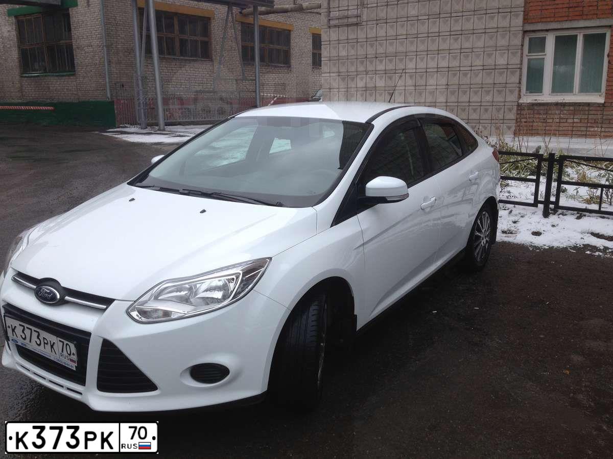 Фото автомобиля FORD FOCUS, 2012 — госномер М373КТ142. Цвет: Белый