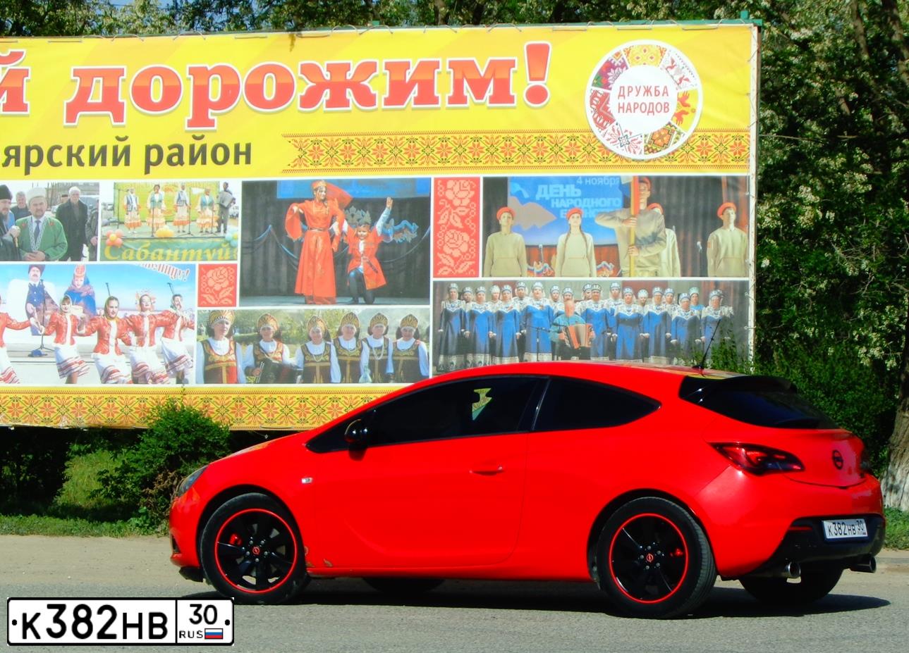 Фото автомобиля OPEL ASTRA, 2011 — госномер К972УА134. Цвет: Красный