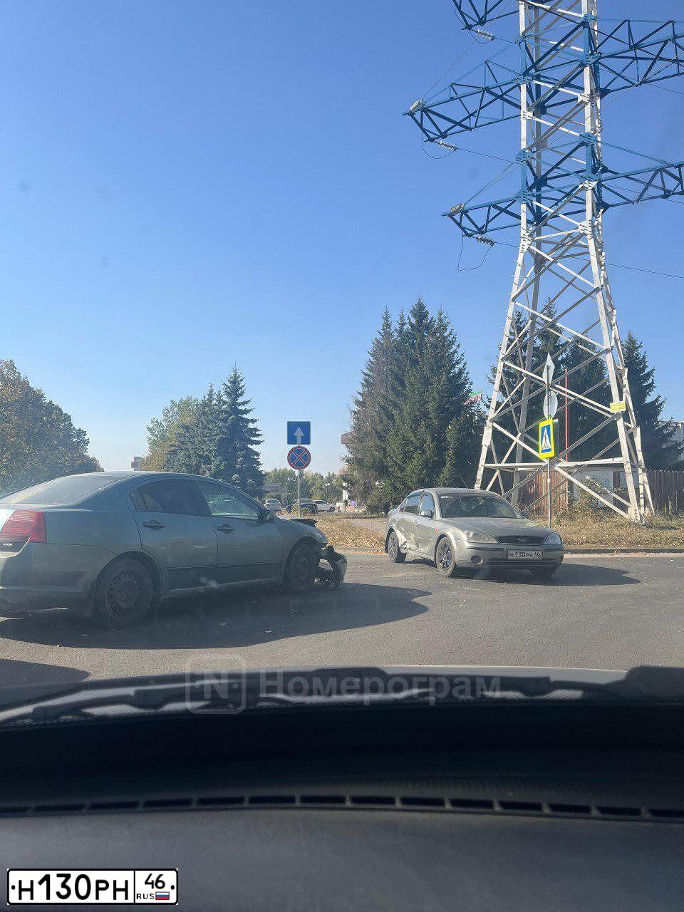 Фото автомобиля FORD MONDEO, 2001 — госномер Н130РН46. Цвет: ОЛИВКОВЫЙ