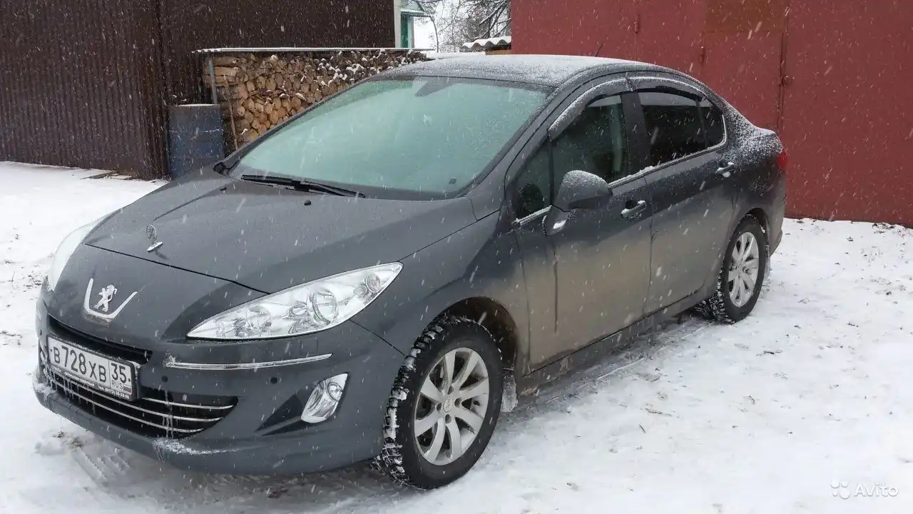Фото автомобиля PEUGEOT 408, 2013 — госномер В728ХВ35. Цвет: СЕРЫЙ