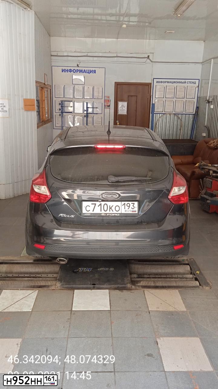 Фото автомобиля FORD FOCUS, 2013 — госномер У689ЕО761. Цвет: ЧЕРНЫЙ